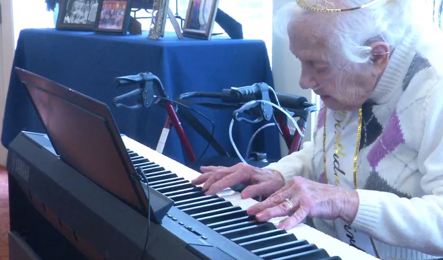Elsie Beeler playing the piano